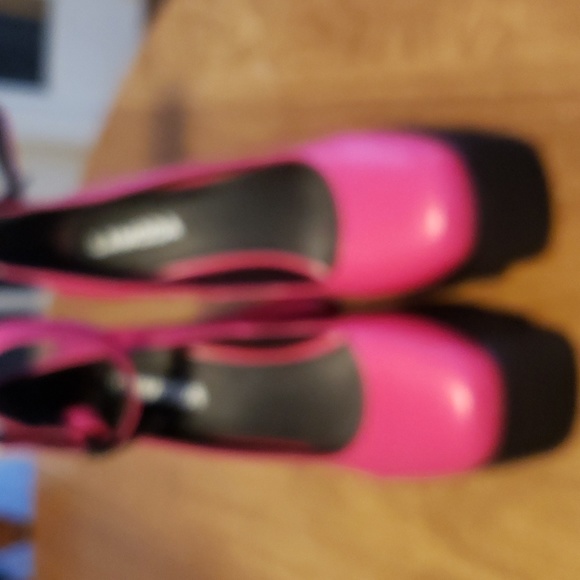 Shoes - Picture 2 of 5